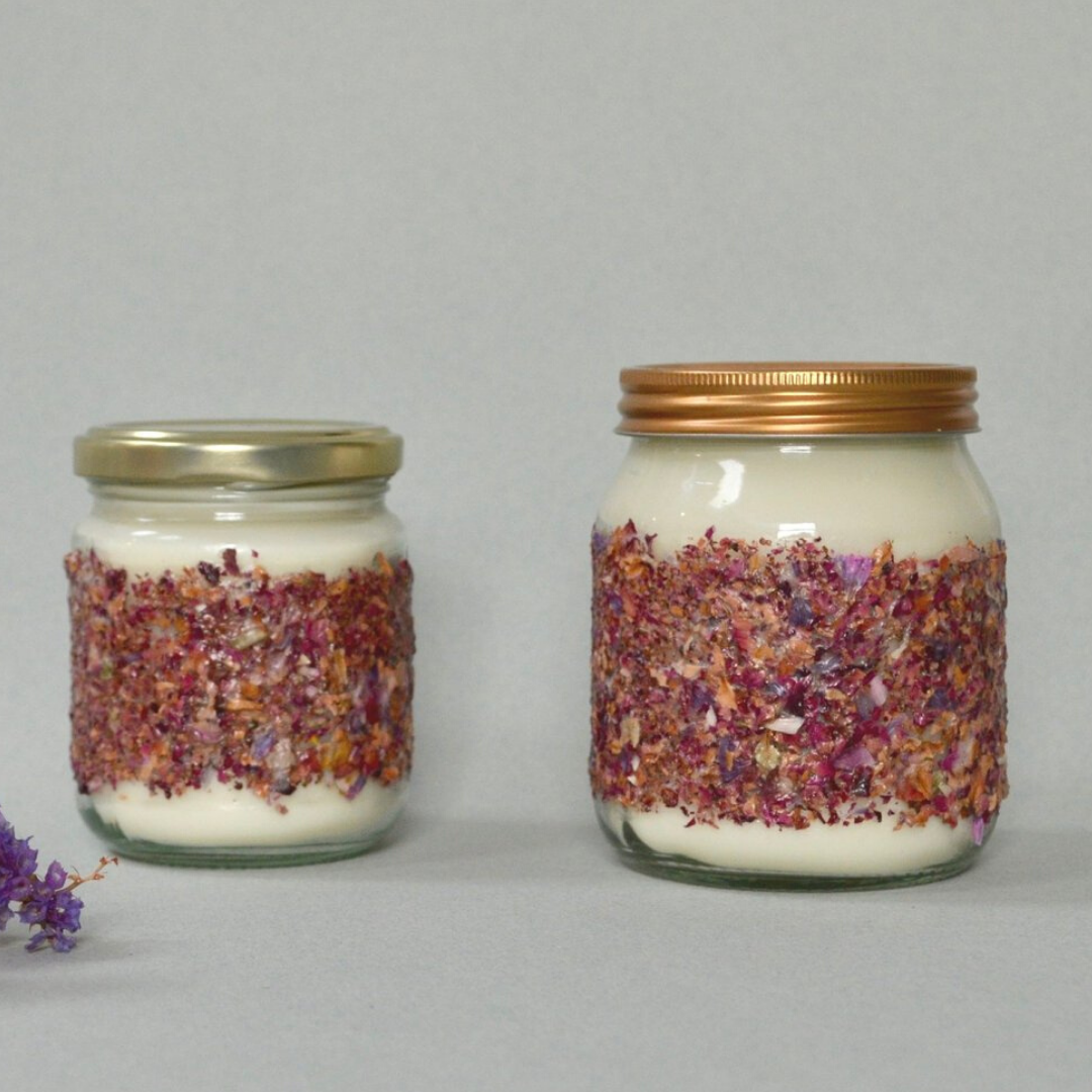 A photo of both of our Blossom Candle size options - 180ml and 320ml. Decorated with dried flower petals this Eastern Rose & Tangerine candle is handmade with a blend of coconut and rapeseed wax and pure, aromatherapy grade oils.
